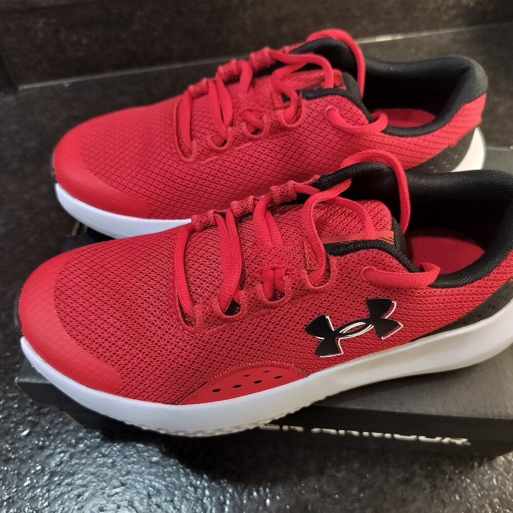 Under Armour Boys Surge 4 AC Red Running Shoes Sneakers Size: 5Y (3027103-600)